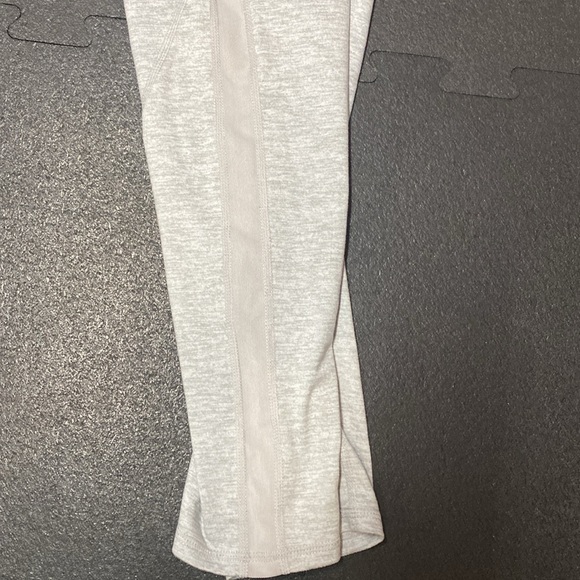 Gaiam XS heather gray capri leggings - Picture 3 of 7